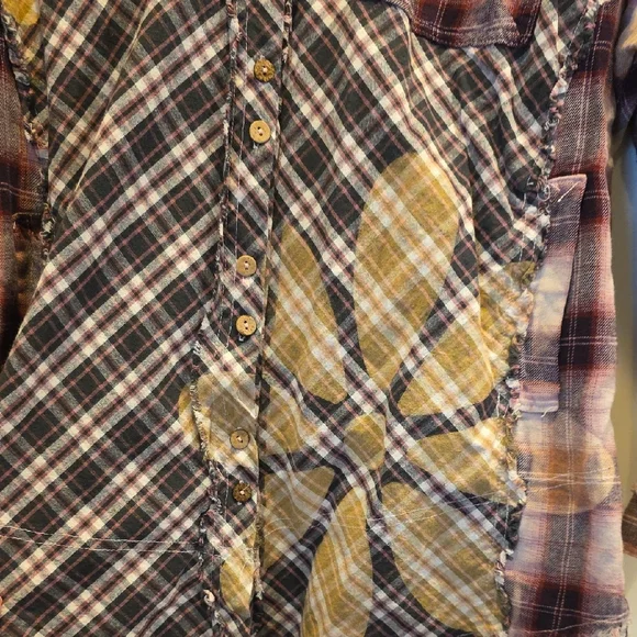 NWT Blue Velvet Plaid Button Down Shirt Size Medium - Cool Detailing! - Picture 8 of 16